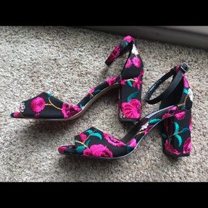 Steve Madden Black Embroidered Floral Heels 7